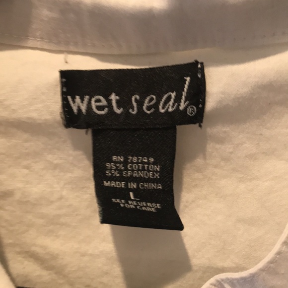White seal zip up shirt. - Picture 2 of 2